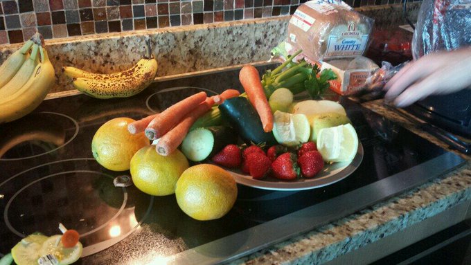 Morning juicing... Yum yum yum http://t.co/LhRIWiPEoI<a href="/tag/tupacotuesday"class="tags"><span>#tupacotuesday</span></a>