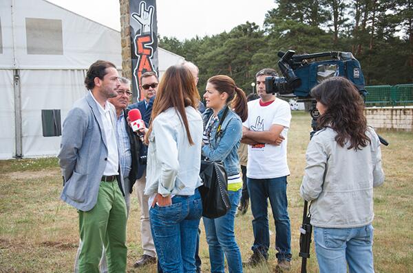 RockCampES's tweet photo. Esta mañana hemos recibido en @RockCampES la visita de @BuronCesar Director del Instituto de la @JuventudCYL http://t.co/l4CYwu8Inl