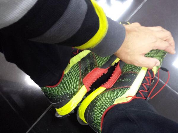 ErnestoJimenex's tweet photo. Díganme la verdad, hoy mi ropa sí combina, ¿no? http://t.co/biCs79zDwY