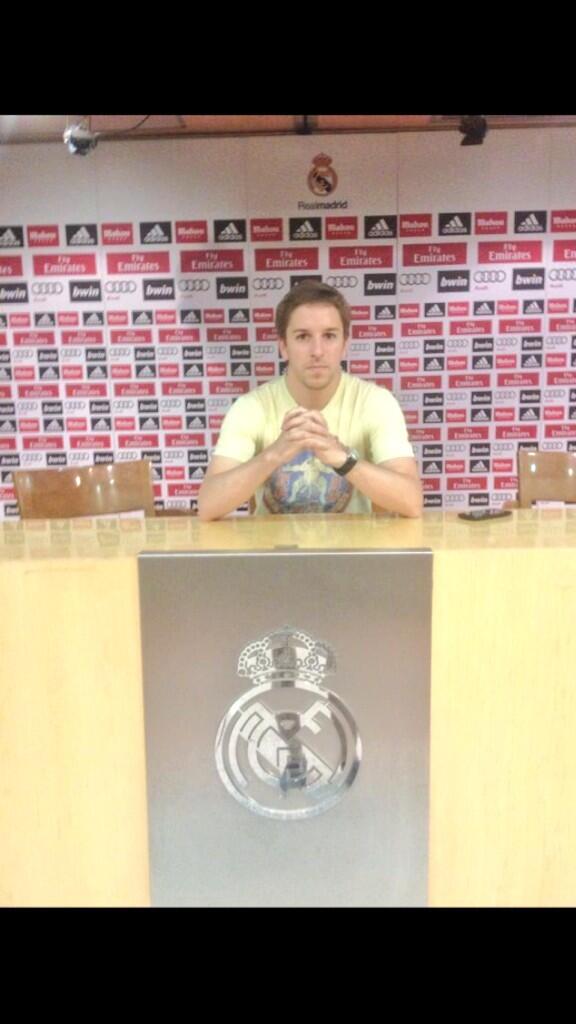 RealCirrosis's tweet photo. Crecen los rumores sobre un posible futuro blanco del crack cirrótico Rosikito tras su mejor temporada, diez minutos http://t.co/tZN1mREhPs