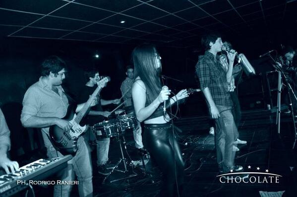doble5ok's tweet photo. Algunas fotitos más del show del Sábado 28/6 en @Chocolatebahia  @doble5ok #doble5papá http://t.co/hNt2nKmPzH