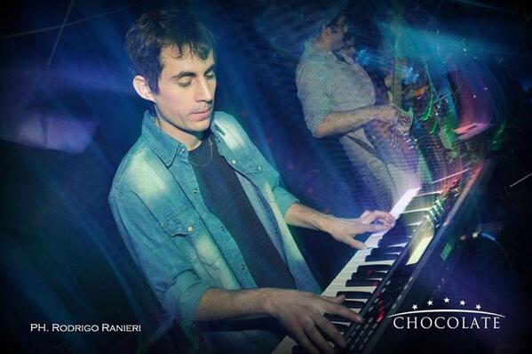 doble5ok's tweet photo. Algunas fotitos más del show del Sábado 28/6 en @Chocolatebahia  @doble5ok #doble5papá http://t.co/10E0tGA9nq