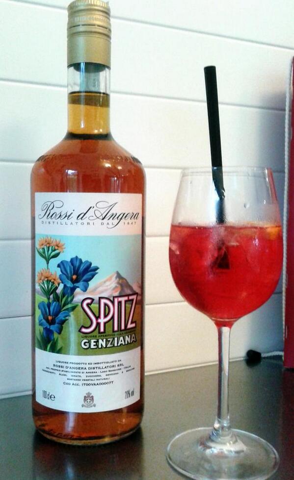 Io conoscevo lo #spritz oggi ho conosciuto lo #spitz molto più antico <a href="/rossidangera/">Rossi d'Angera</a>  <a href="/Mustonate/">Borgo di Mustonate</a> #borgodimustonate