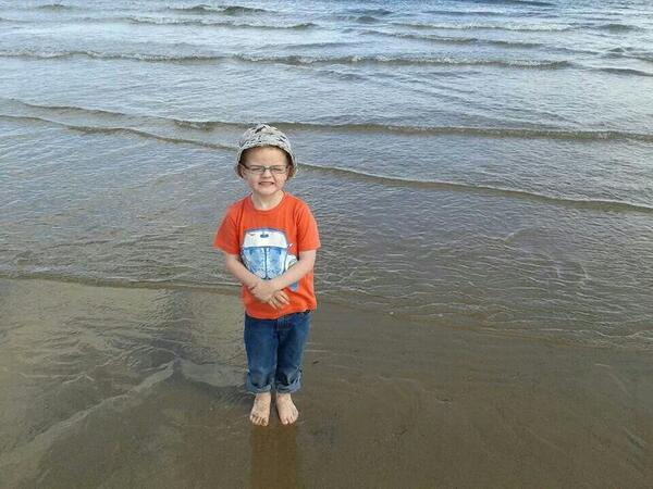ems110281's tweet photo. Fun times at the beach #lovemyboy :-) xxx http://t.co/ZiAwH2Qwk2