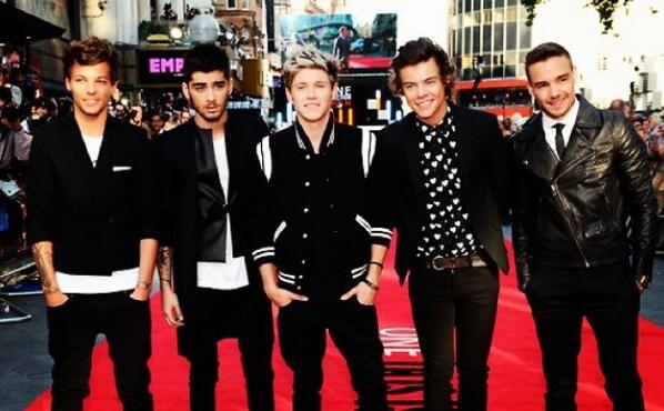 1Direction798's tweet image. Harry looks 👌🔥💕