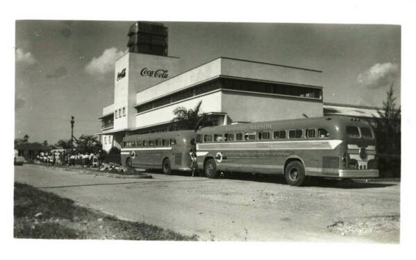 KarelBecerra's tweet photo. #CubaArchivo Fabrica de Coca Cola, 1950 #Cuba https://t.co/Q0A9qqxHur
