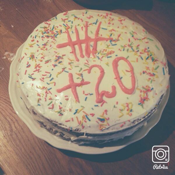 _Roniall's tweet image. HAPPY B-DAY💕💕
I made this cake for u @Ashton5SOS 
Partying your b-day💕💕
I love u +20