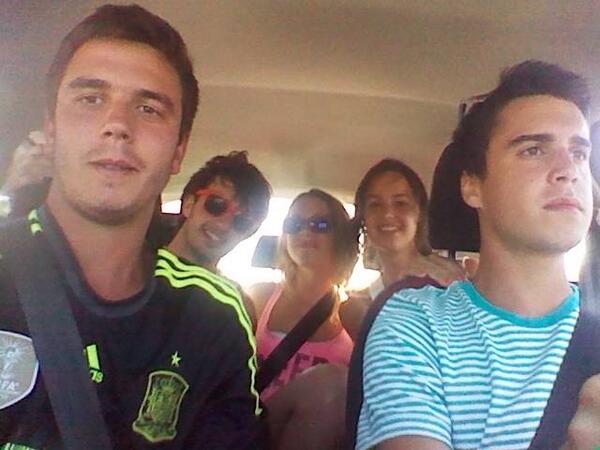 Mariagiles95's tweet photo. Punta Umbría con los tomatitos @DarioVirosta  @luucregonzalez  @Adrimrtinez @martinez_kike http://t.co/H14OdjUdJI