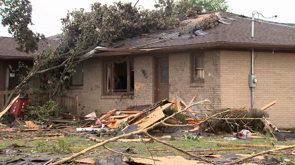 wzzm13's tweet image. EF-1 twister touched down near 64th &amp;amp; Burlingame and lifted near Breton &amp;amp; 28th St. on.wzzm.com/1ou3CEH #wmiwx