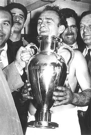 mercizizou_'s tweet photo. Con la Primera llegó, y espero a la Décima para irse. #HastaSiempreDonAlfredo http://t.co/NYUt0XK6Fl