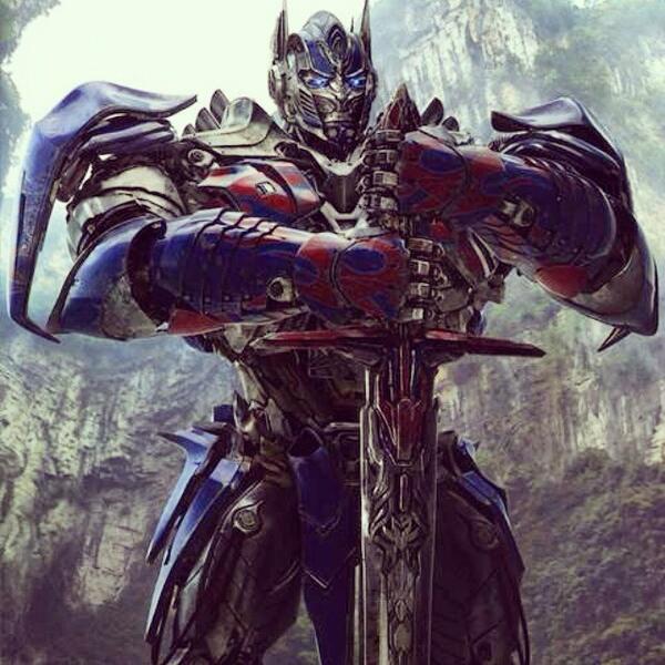 AliciaGholar's tweet photo. Chillin w/ @transformers @atlantadream @V103Atlanta @929TheGame 2nite SCREENING of #TransformersATL Thx @135StAgency http://t.co/gm6l6FPJ2z