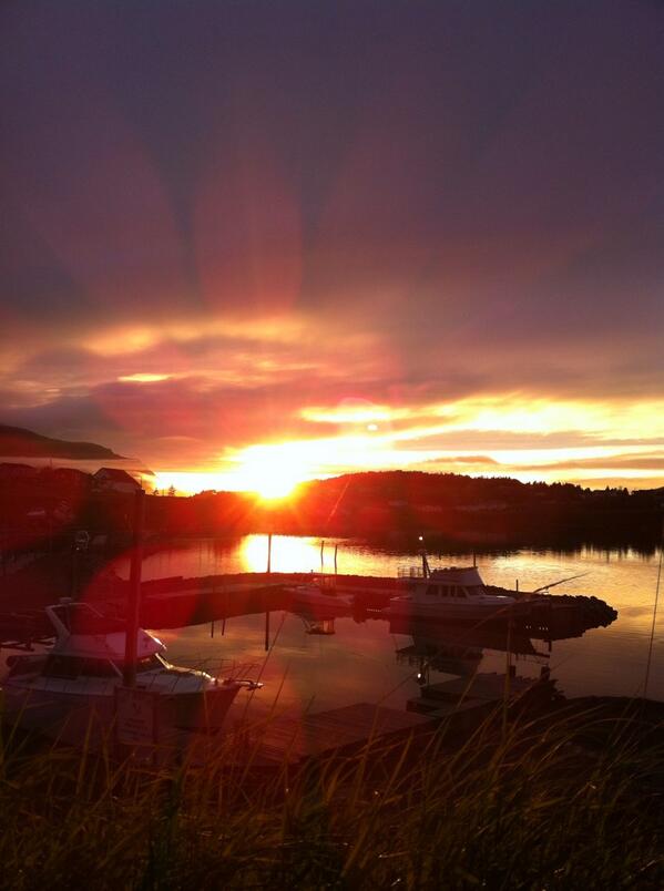 Enjoying a super sunset supper tonight in #NorrisPoint #GrosMorne @VisitGrosMorne @NLtweets