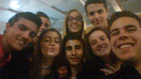 rabasco_99's tweet photo. Buena noche d reencuentro de los "Muziqitos" jaja @davidmn98 @Anagavilan13 @RosaCarmona96 @abramrexulon @sergio91010 http://t.co/xZfeySPZbm