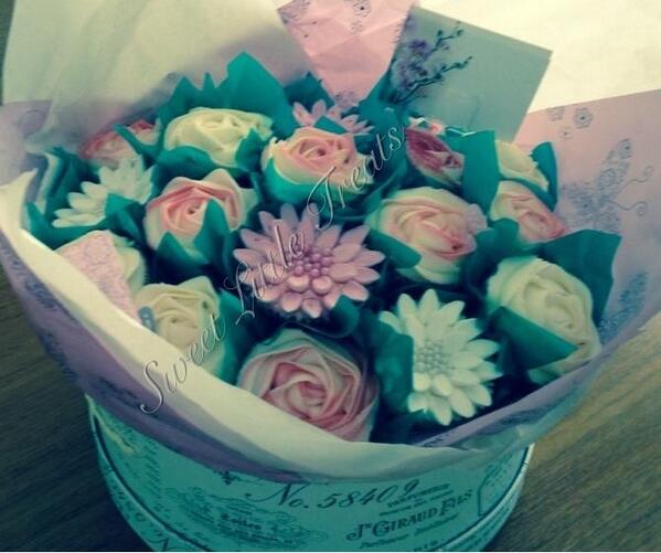 SLTreats's tweet photo. Flowers? Or cakes? Why not BOTH? Cupcake bouquets make a perfect gift! #NorthWestHour http://t.co/UktcBXYnq7