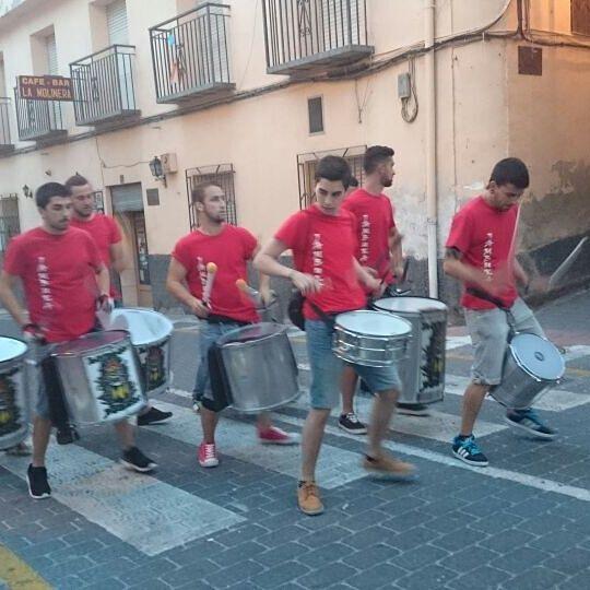 sergiTY's tweet photo. Noche de #SanJuan en mi pueblo #Ojós #Murcia con @BatucadaJambuka http://t.co/Fxkhe6Y9JB