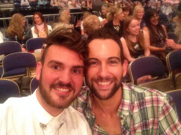 AlexWiosna's tweet photo. @DollyParton selfie #delfie #cardiff http://t.co/ME98risOg1