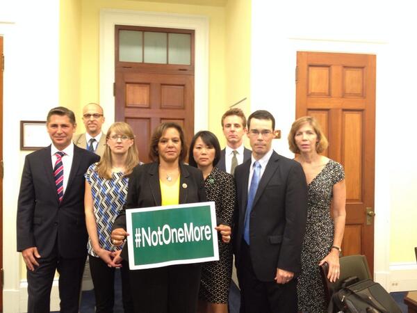 @NewtownAction Proud to stand w/ @RepRobinKelly @bradybuzz @CAGVNews @JohnsHopkinsSPH #ARS #CAP    #KellyReport