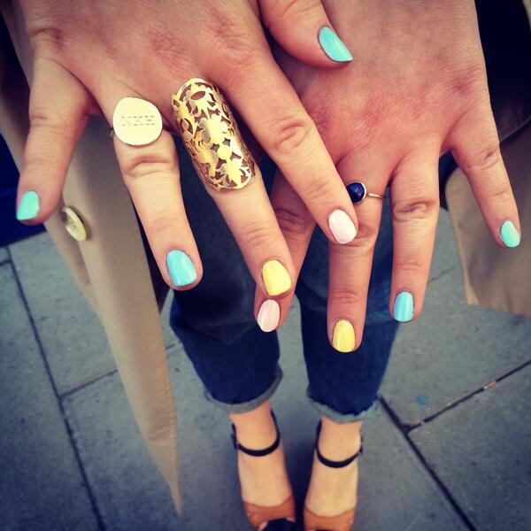 SundayStyling's tweet image. Got my nails did! Thank you so much @companymagazine #risingstars party! #holidayready #icecreamnails xx