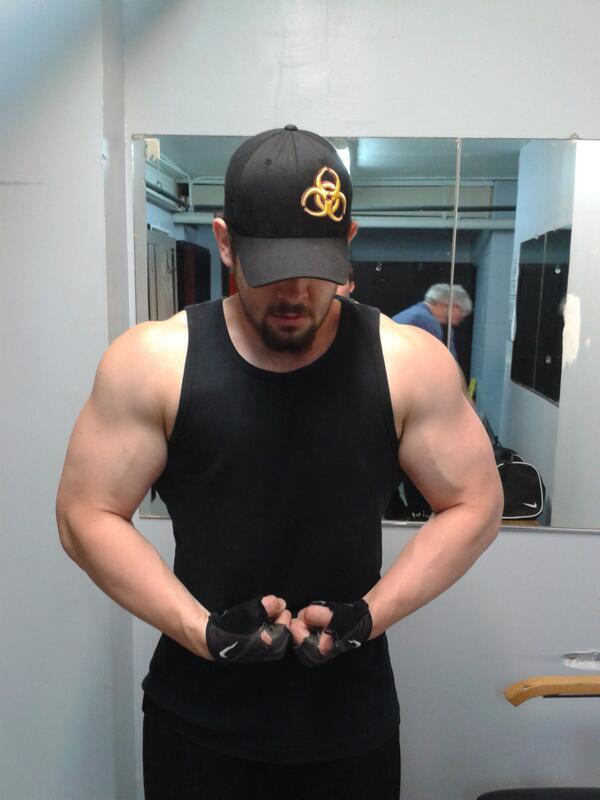 DanCinqMars's tweet image. Really attacking shoulders harder now. More isolation and burn! #mutantpump @MUTANTNATION Bit by bit! Havin fun!