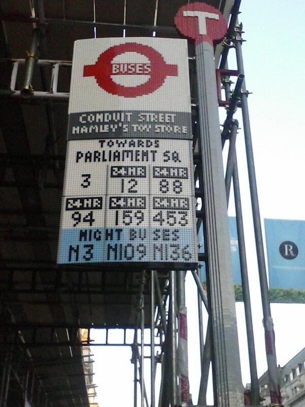 monicarv81's tweet photo. Parada de Autobus hecha solamente con fichas de Lego!! #legobusstop http://t.co/qig8TJLHjv