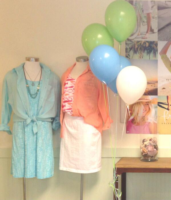 freshproducenow's tweet photo. It's a our birthday week at the home office and we're loving the fun decorations! #30YearsOfColor http://t.co/1i3HpOswIZ