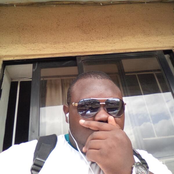 OluwaLargess's tweet photo. @Iceprincezamani @Endia_Official #stinkingshit http://t.co/USF3h6dD1F