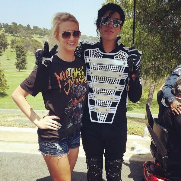 HalieHype's tweet photo. Went to Michael Jackson's grave and paid my respects. #foreverloved http://t.co/G3viAFLUOu