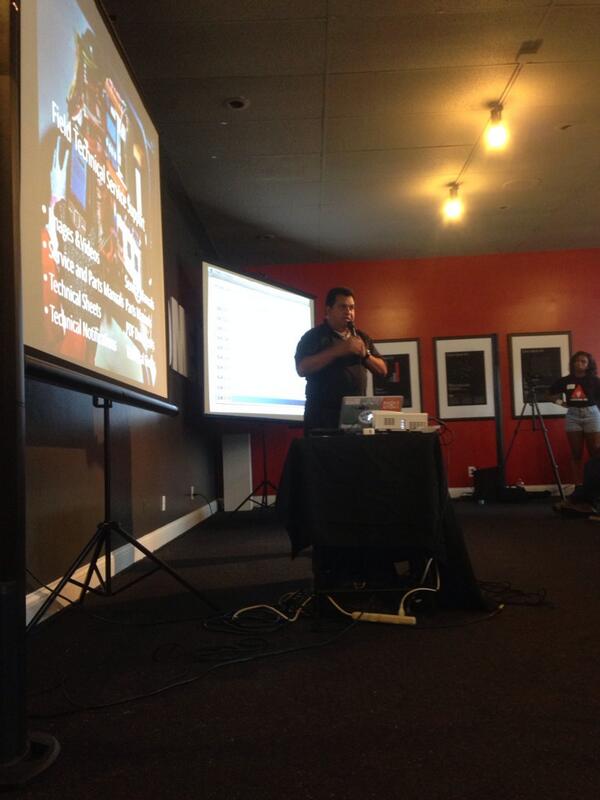 garrettebel's tweet photo. Manuel Sierra pitching SnapReport360 during @5Across at @awesome_inc http://t.co/170mFHCuhR