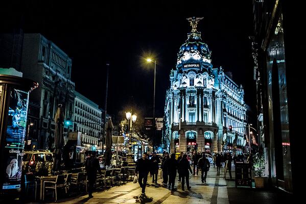 BeaatrizAlfonso's tweet photo. "@SecretosdeMadri: Y perderme en tus noches, buscando tus faros, Madrid....¡Buenas Noches!  http://t.co/AmWeJK0jbw"