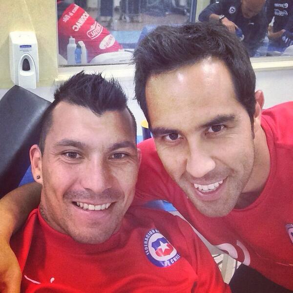 MedelPitbull's tweet photo. Felicitaciones a @C1audioBravo por su llegada a Barcelona!!! Te mereces eso y mucho más capitán!!! http://t.co/YYizzfRPmC