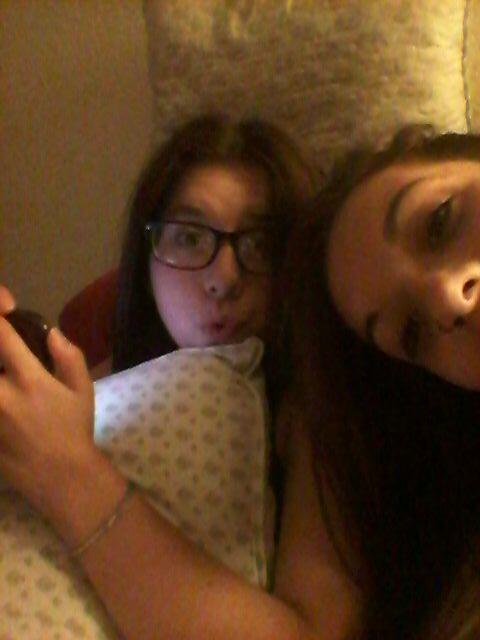 HelenarpRubio's tweet photo. De pelis va la noche :) @Rocio1995mm ♡ http://t.co/T1IUVnfZf5