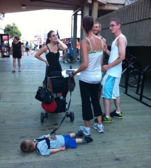 StumblerTop's tweet photo. Me when my mom sees one of her friends while we're shopping.. http://t.co/Bnz6H8FTUJ