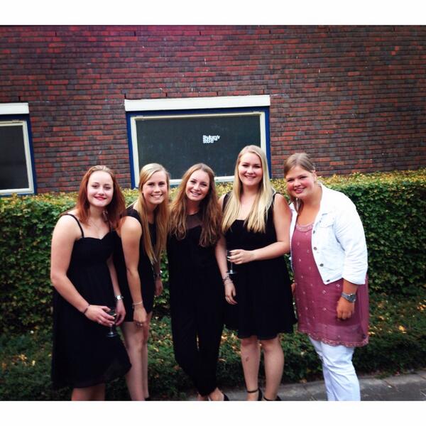 En dan nu officieel klaar op het Almere College! Raar, maar op naar de volgende school! Maar eerst lekker vakantie! 💕