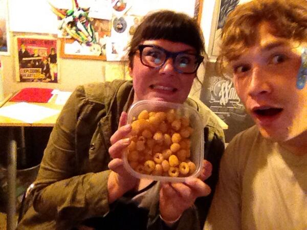 dougfirintern's tweet photo. Discovered white raspberries with the boss on day 4. #mindblown #delish #internlife http://t.co/rVKeAW5r7X