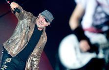 Corriere's tweet photo. Vasco live, esplosione metal sul palco dell’Olimpico Foto http://t.co/DV0O9bgaLo http://t.co/izTvhrtxzl