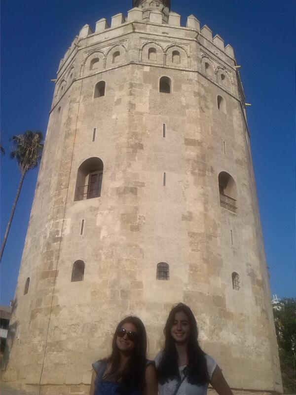 Perfectaaa's tweet photo. Buenas noches sevillanas!  #torredeloro #reencuentro http://t.co/aimWzjaqs9