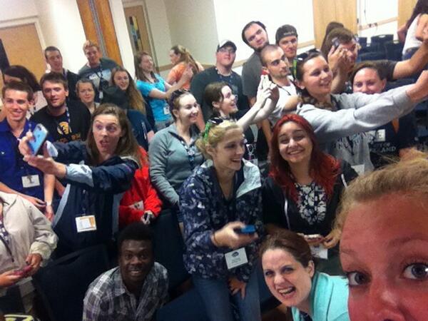 UNE_OL_ChelseaN's tweet photo. But first... @arelmoodie #uneorientation14 http://t.co/A9TuP519pb