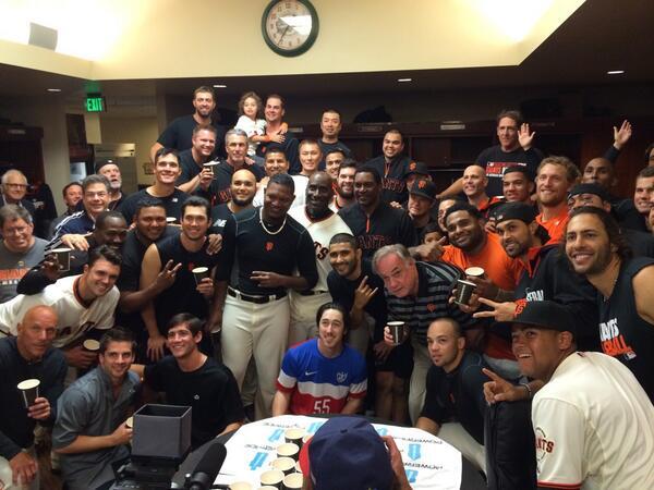 SFGiants's tweet photo. Tonight we toast #Timmy2Times....Tomorrow we toast @USSoccer - #Let'sDoThis #OneNationOneTeam #SFGiants http://t.co/bn6H8przK3
