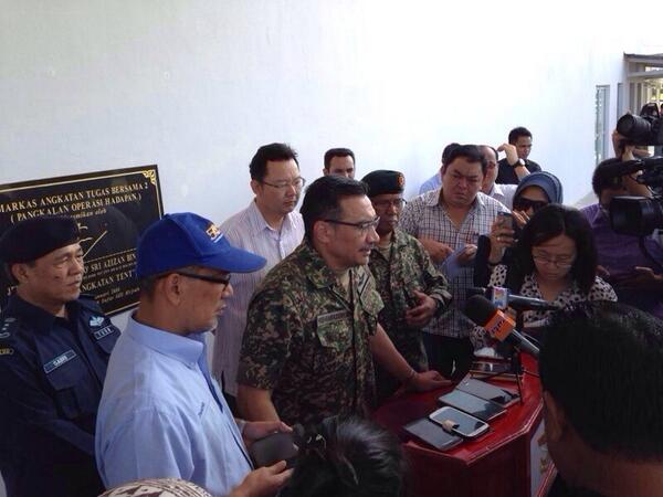 Dato’ Seri <a href="/HishammuddinH2O/">Hishammuddin Hussein 🇲🇾</a> &amp; Lt Jen Terry Robling mengadakn lawatan kerja ke Markas Angkatan Tugas Bersama 2,Tawau
