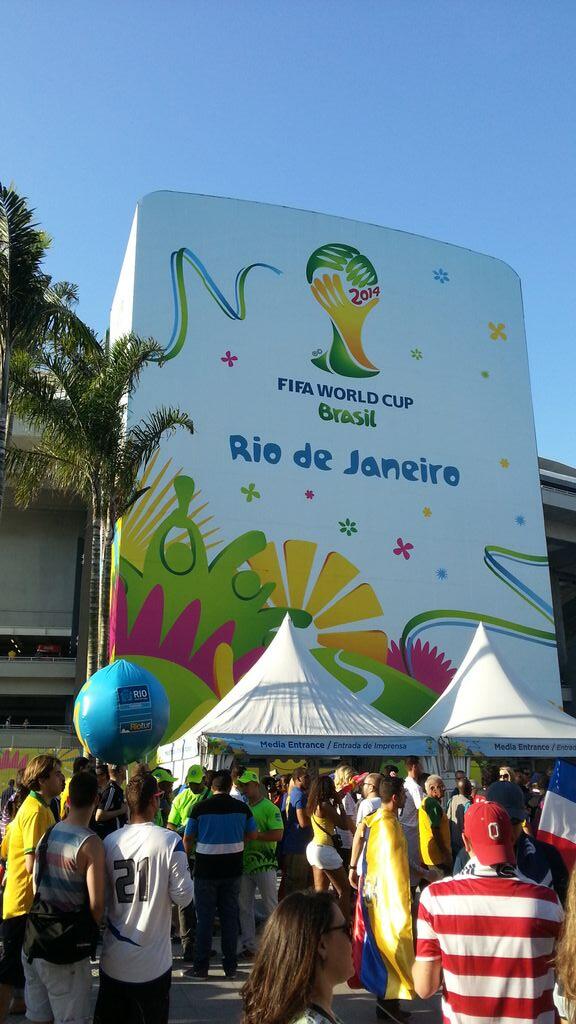 PiXaV's tweet image. #ECU #FRA. Comment dire... Stade mythiquissime qui nous offre un match merdissime. On est en 1/8, c'est l'essentiel !