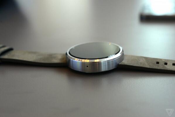 Sazanovich's tweet photo. Cмарт-часы Moto 360 на презентации Google I/O.
Ждем конца лета. http://t.co/Pzrgc3e7yu