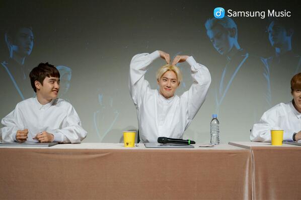 LUHAN (鹿晗) FANBASE tweet media