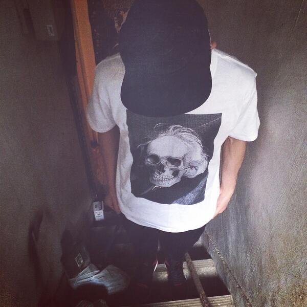 ambdxtss's tweet photo. #snapshot #insanegenius #geniusskull #TEE #인세인지니어스 #지니어스스컬티셔츠 http://t.co/oI587uKjhL http://t.co/QZvpV8mmm7