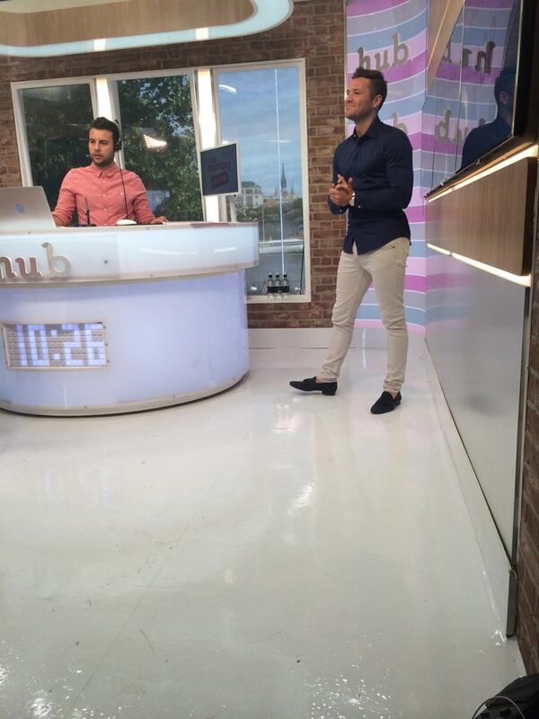michkeegan's tweet image. He's getting ready!!! Tune in to @itvthismorning @MarkWright_ presenting on #TMHub xx