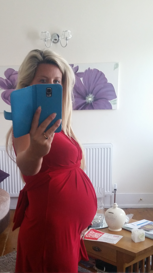 RClaringbould's tweet photo. #lovemybump #24weeks http://t.co/B7TKa9RDFH