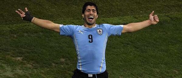 marca's tweet photo. El Barcelona ata a Luis Suárez http://t.co/vLE3FGh791 http://t.co/YlvFJSjXoi
