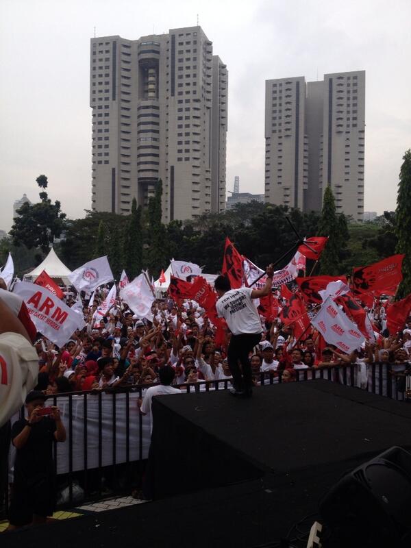 #tektona rocks the #Jokowi supporters rally #Senayan #jakarta
