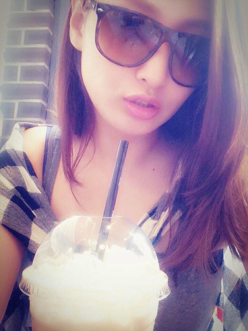 あにょはせよ〜♡韓国に来ましたーーー*\(^o^)/*プラプラして疲れたのでカフェでひと休み中〜 http://t.co/CzZX4xvZ6M