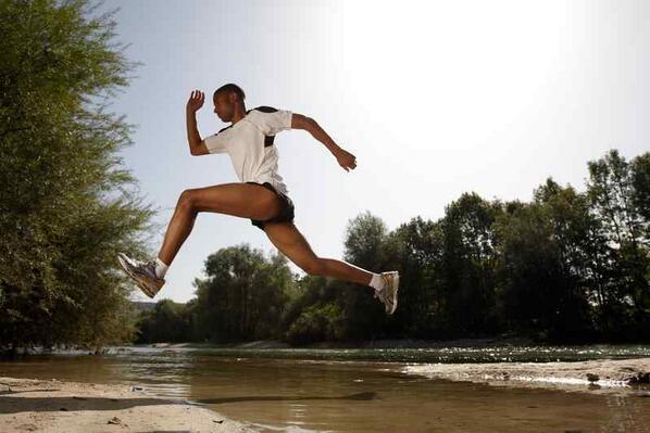 Atletas_De_Esp's tweet photo. Verano:
Qué mejor que entrenar una mañana soleada sin estudios ni preocupaciones. #AtletismoMiGranFamilia http://t.co/t7tENt6FO8