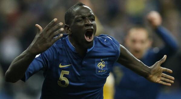 telefoot_TF1's tweet photo. #EQUFRA : @mamadousakho3 n'était pas au courant pour le coup de coude ! ► http://t.co/8GGvTouOHm @equipedefrance http://t.co/etnCSYh9Ys